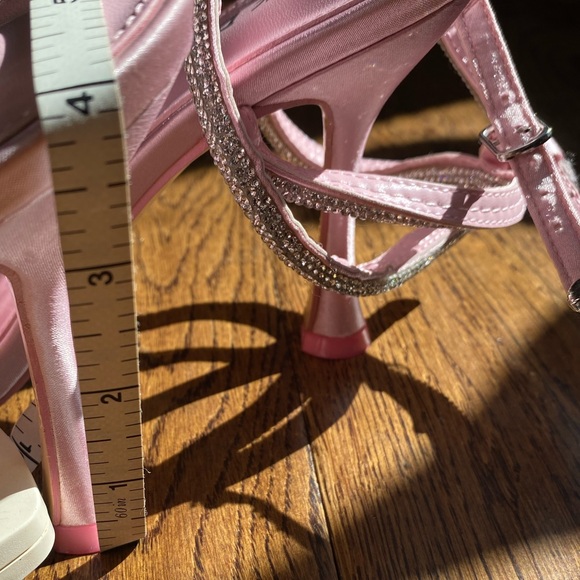 Public desire pink kitten heels 👠 - Picture 3 of 4
